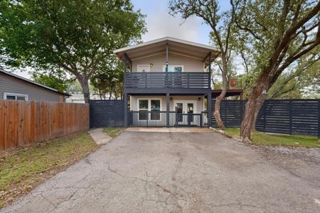 1070 Timberlane DR