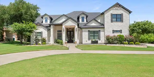 3806 Southlake DR