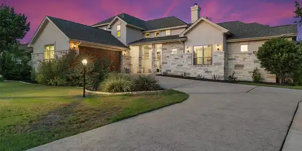 134 Carefree CIR
