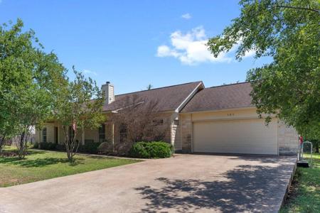 131 W Bluebriar DR