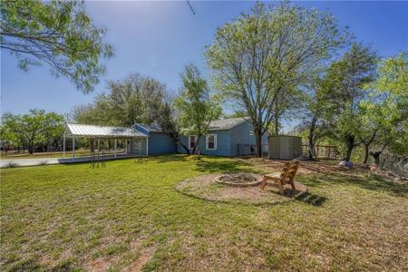 608 Lakeview LN
