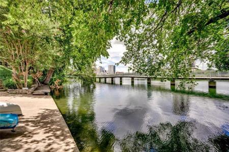500 E Riverside DR