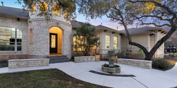 5308 Laguna Cliff LN