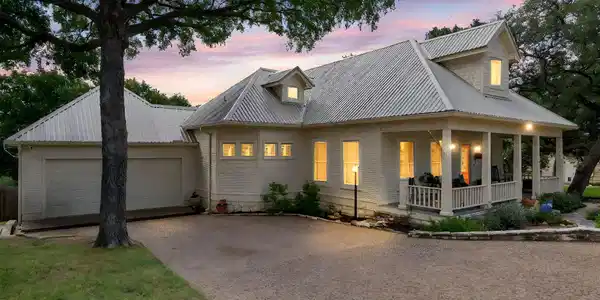 407 Crestview DR
