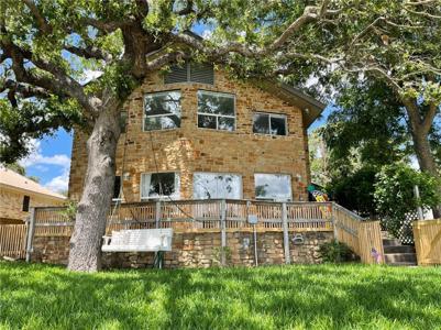 392 Lake LOOP