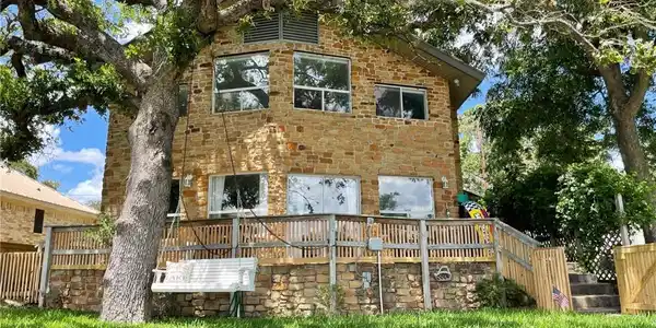 392 Lake LOOP