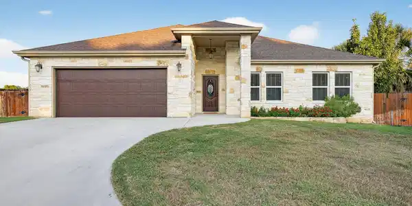 237 Meadowlakes DR