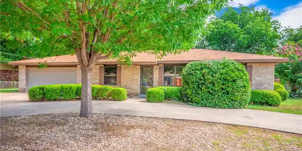 1109 Pecan DR
