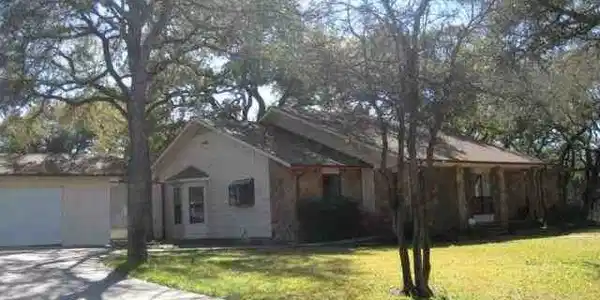 211 Island Lodges Dr