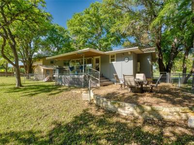 106 E Lakeshore DR