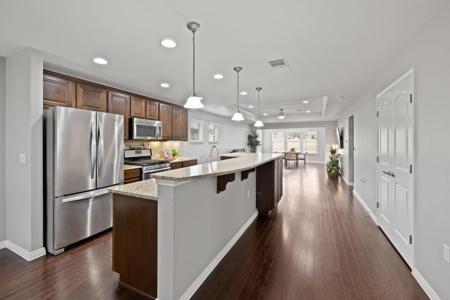 823 Hamilton LN
