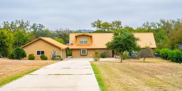223 Shoals PKWY