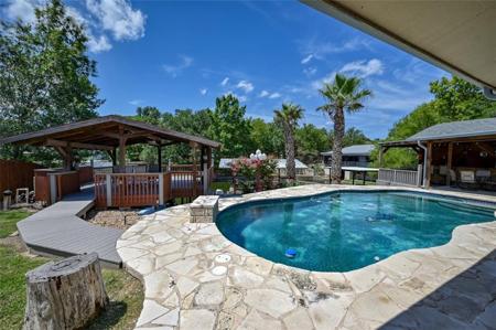404 E Castleshoals DR