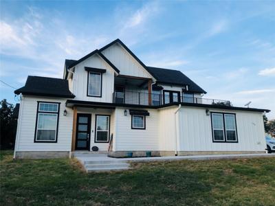 136 W Castlebriar DR