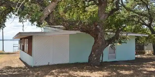 323 Lakewood DR