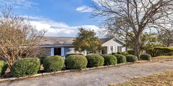 411 Crestview DR