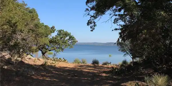 24 Peninsula DR