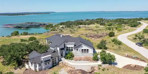 332 Peninsula DR