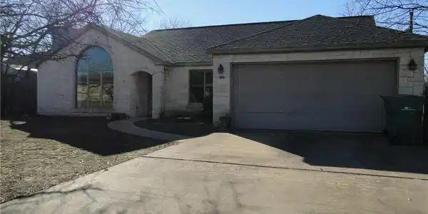 840 Pine LN