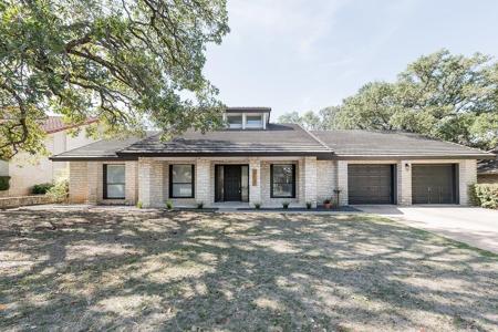 312 Lucy LN