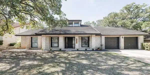 312 Lucy LN