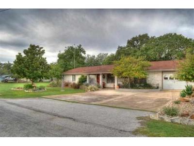 205 Oakleaf Dr