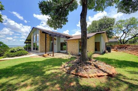205 E Bluebonnet RD