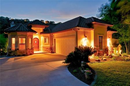 3304 Blue Jay LN