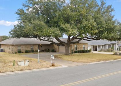 210 Meadowlakes DR