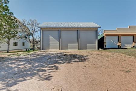 1208 E Lakeland DR