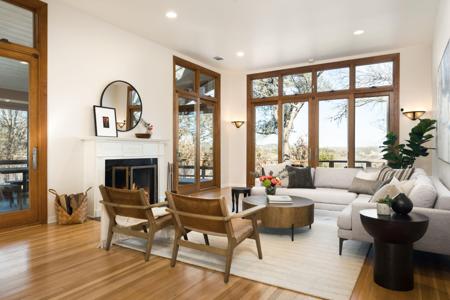 902 Bluebonnet LN