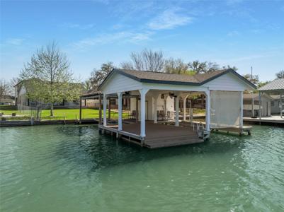 411 W Greenbriar DR