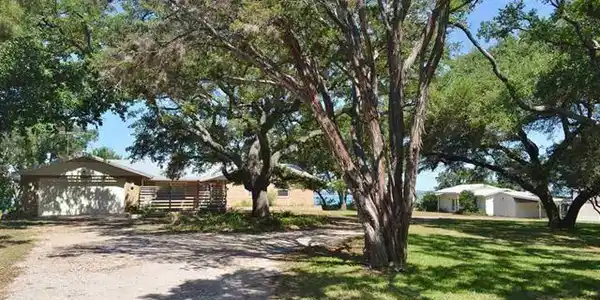 208 S Chaparral