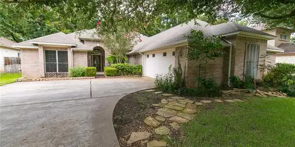 328 Meadowlakes DR