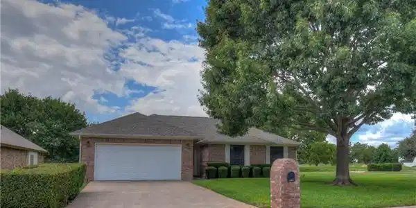 232 Meadowlakes DR