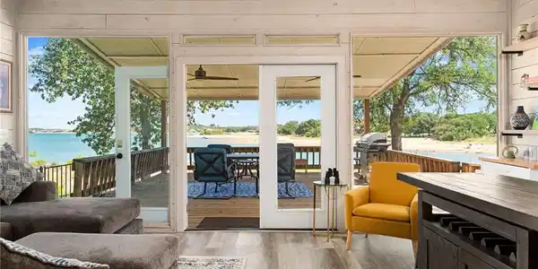 718 N Chaparral