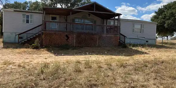821 Ranch Road 261