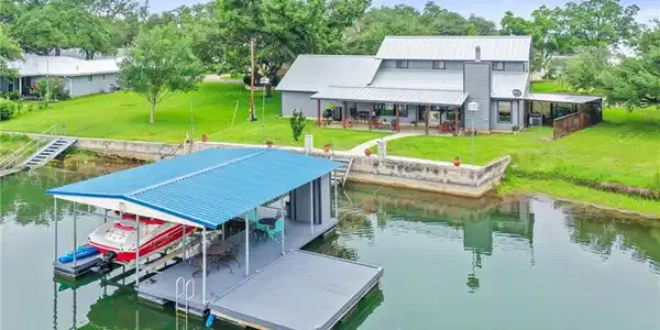 502 Island Lodges DR
