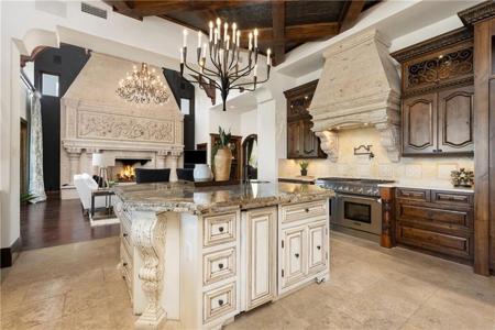 305 Bisset CT