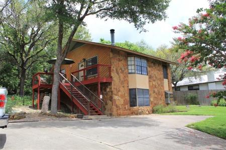 2209 Saratoga DR