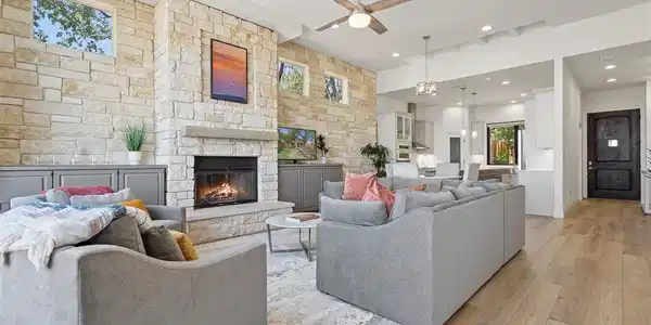 16447 Lake Loop