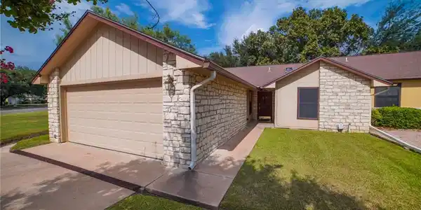 26 Fairway LN