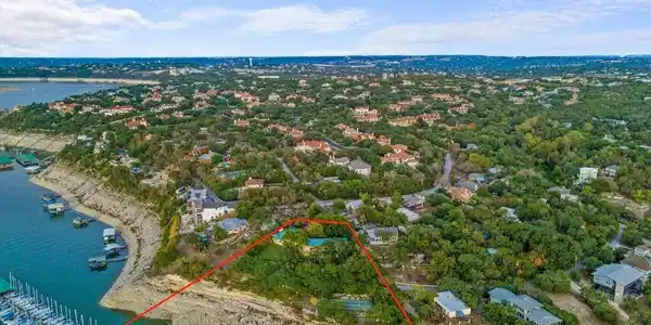 16421 Lake Loop