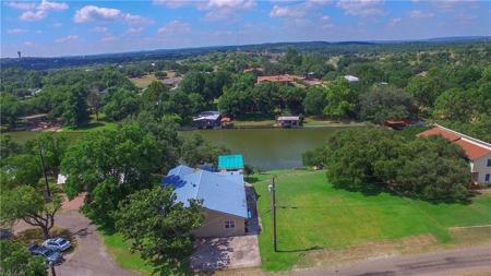 122 Lakeshore Dr