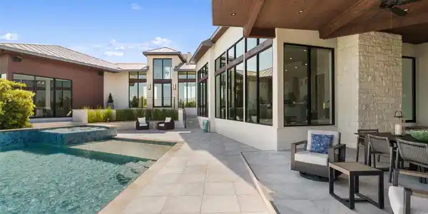 612 Overlook PKWY