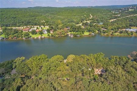 2801 Edgewater Dr