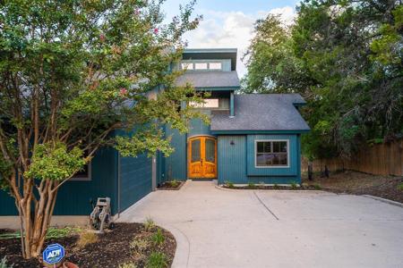 2413 N Cuernavaca DR