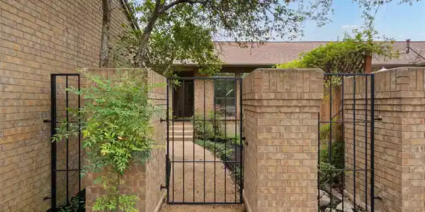 5724 N SCOUT ISLAND CIR