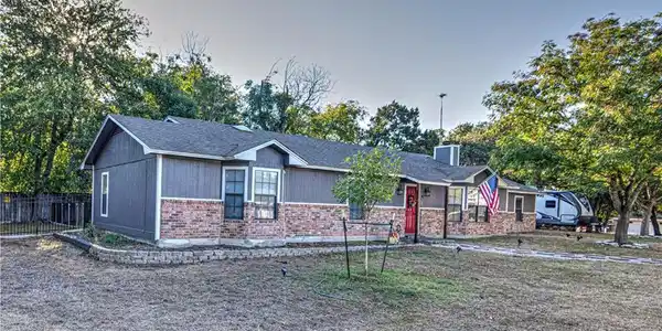 4 N Archer DR