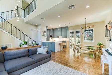 1529 Barton Springs Road RD